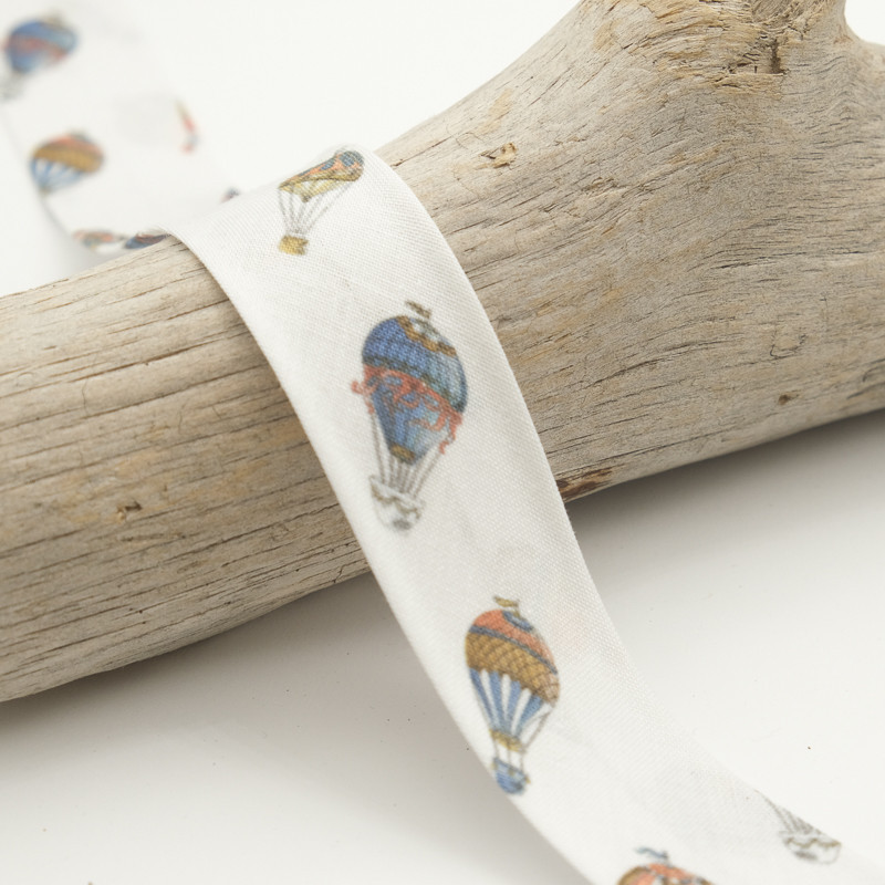 25mm Printed Bias Tape with Hot Air Balloon Design on a White Background - Maison Klem
